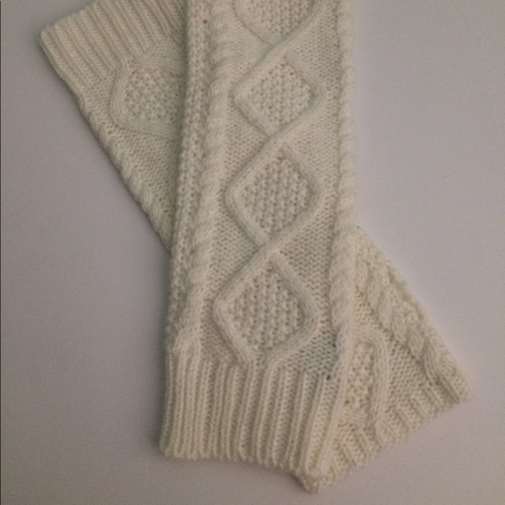 Delia’s Cable Arm Warmers